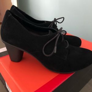 Vionic Career Maura Lace-Up Suede Pumps - Black